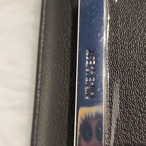 Nine West  Wallet NWT will hold lots of credit crads - Picture 10 of 11